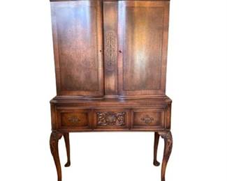 Lot 012-002
Burled and Banded Walnut with Ebony Inlaid Book Case