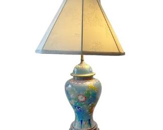 Lot 027-001
Chinese Cloisonné Jar Occasional Table Lamp