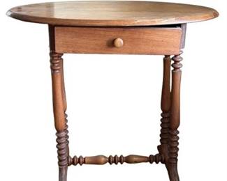 Lot 026
Antique Turned Bobbin Leg Side Table