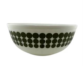 Lot 124
Vintage Pyrex 404 Large 4 Quart Green Polka Dot Mixing Bowl