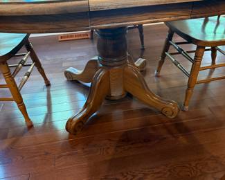 Pedestal Table & 6 Chairs