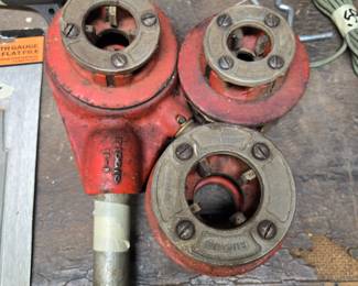 Rigid 12-R pipe threading set in excellent condition - 1/2", 3/4" & 1"