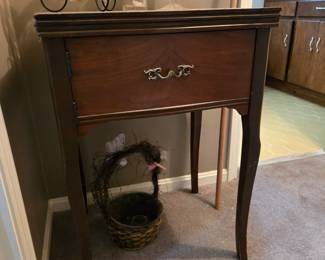 Fleetwood T.W.I. Sewing Machine & Cabinet