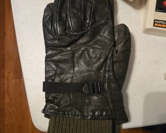 Vintage M-1949 Korean Vietnam war era leather gloves w/ liners
