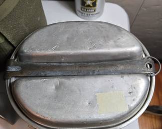 1944 & 1982 mess kits, no utensils