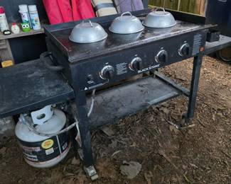 Blackstone gas 4 burner flat top grill, burners work great. 