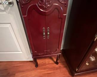 Jewelry cabinet