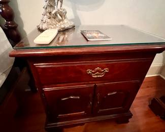 Pair of nightstands & pair if peacock lamps