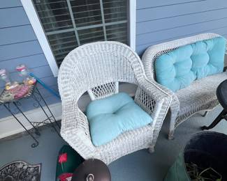 Patio furniture & decor