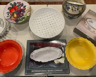 Assorted bowls 