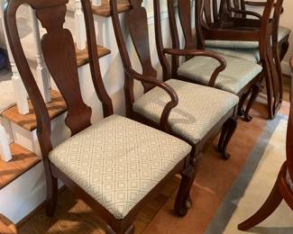 #38 Set of 6 q/a Legs Upholstered Seat Chairs (2 captains chairs) $180.00