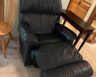 #76 Lazy Boy Navy Leather Manual Continuous Seat Recliner $200.00