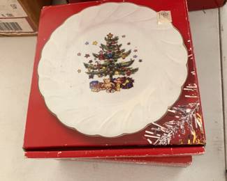 #146 Nikko Set of 8 Salad/Dessert Plates $30.00