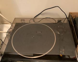 #155 Pioneer turn table PL600 $30.00