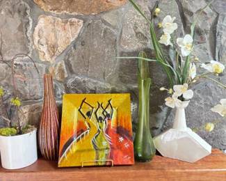 Decorative Plate And Colorful Glass Vases