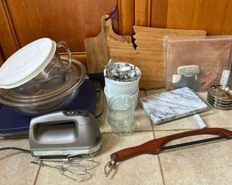 Washington Cutting Board KitchenAid Hand Mixer