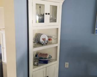 Corner cupboard