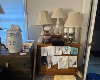 Vintage and Antique lamps, Mid-Century modern 3-drawer dresser