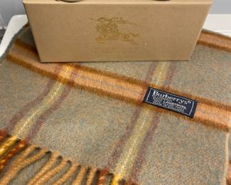 Burberry wool scarf & aviator sunglasses