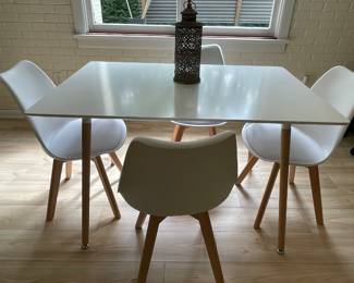 Table with 4 chairs