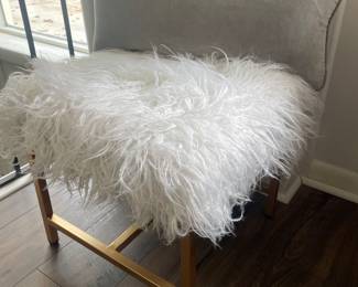 Flokati stool with brass legs