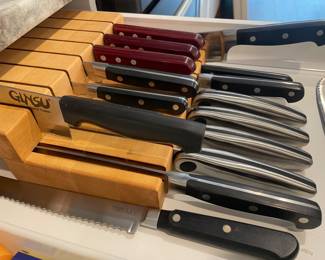 Cutlery set in wood block