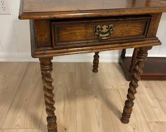 English turned leg end table