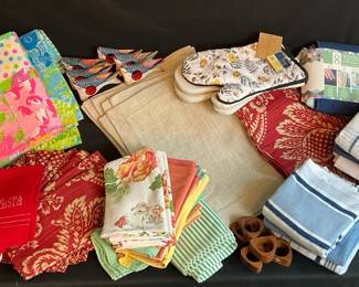 Assorted Linens and Napkin Rings