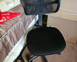 Rolling desk chair