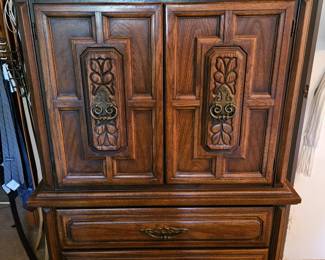 Dixie chest of drawers 