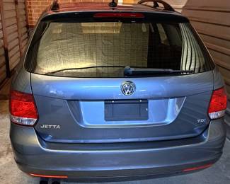 2013 BLUE VOLKSWAGON JETTA DIESEL READ DESCRIPTION ON AUCTION SITE AND BIDDING REQUIREMENTS TO BID SELLING AS IS WHERE IS LIKE WE FOUND IT AND HOW IT SITS WITH ANY AND ALL FAULTS BATTERY IS DEAD TIRES FLAT  MUST ME MOVED OUT BY SEPTEMBER 1st NO EXCEPTIONS IF YOU CANNOT AFFORD IT OR PICK IT UP BY THE 1st PLEASE DO NOT BID