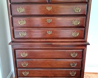 BEAUTIFUL MOBEL INDIANA FURNITURE DRESSER