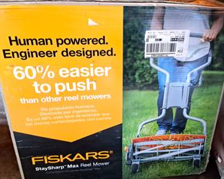 FISKARS LAWN MOWER
