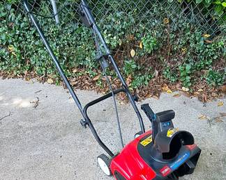 SNOW BLOWER