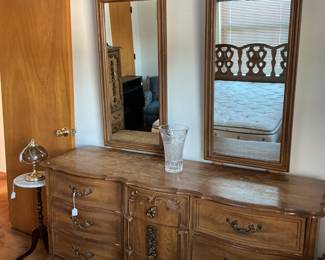 Dresser with 2 mirrors (62x81)
