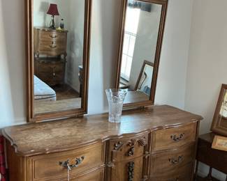 Dresser with two mirrors (62x81)