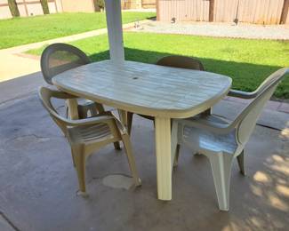 Patio table & 3 chairs