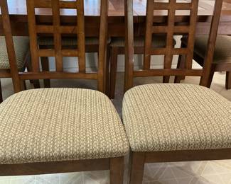 Lovely table & 6 chairs, top of table (58x40), table 30 inches tall, chairs (18x40), includes leave