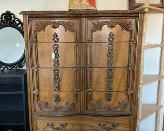 Beautiful dresser no markings (37x53)
