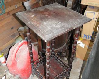 Spool leg table