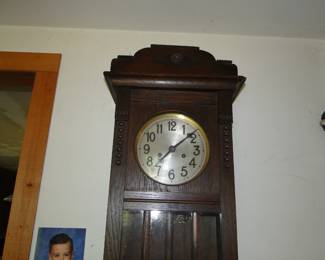 Wall Clock has B in Center