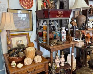 Large variety of African art, carvings and decor 
