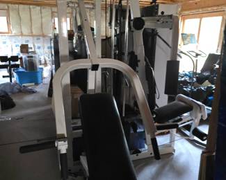 Exercise equipment-weight lifting machine