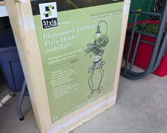 Illuminated tabletop plant holder with table