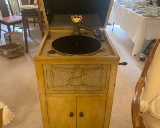 WORKING VICTROLA