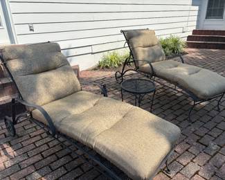 CHAISE LOUNGERS