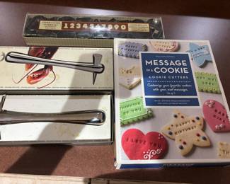 KITCHEN TOOL & COOKIE CUTTERS
