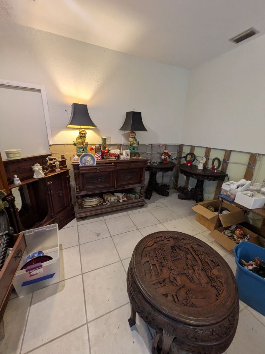Antique furniture, Chinese fu dog lamps