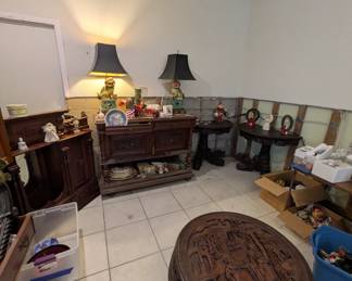 Antique furniture, Chinese fu dog lamps