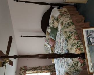 Beautiful 4 poster bed, Queen I believe.